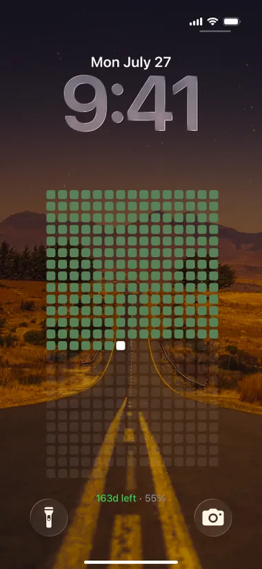 iPhone lock screen: the year as 365 dots over a photo of a desert highway